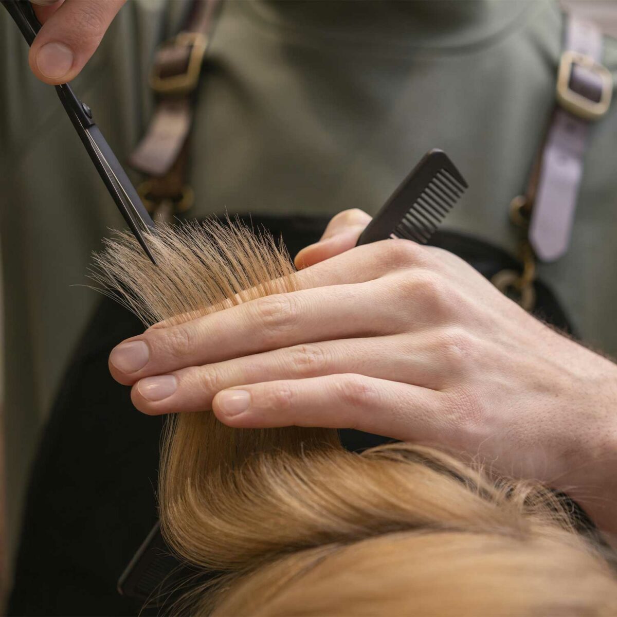 Coupe sur cheveux secs, Coiffeur visagiste Paris Secret de Cour